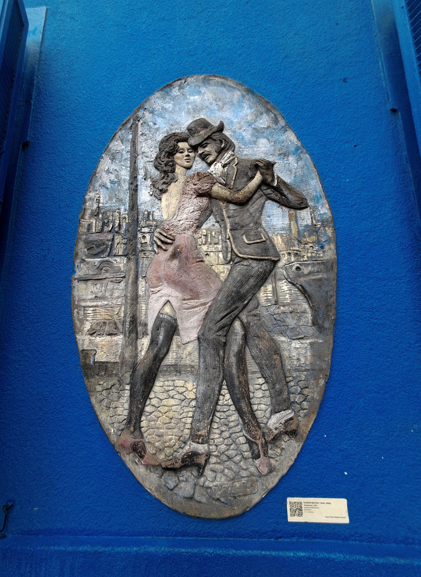 Un relieve de cemento de Vicente Walter en La Boca.